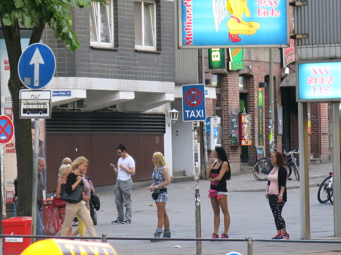 Reeperbahn Street Girls - Reeperbahn