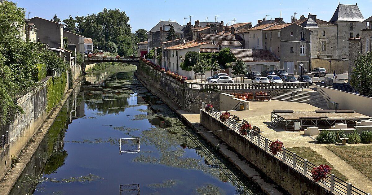  Fontenay-le-Comte, Pays de la Loire hookers